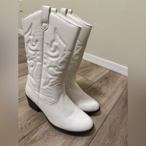 🤍White cowboy boots - women’s size 10 🤍